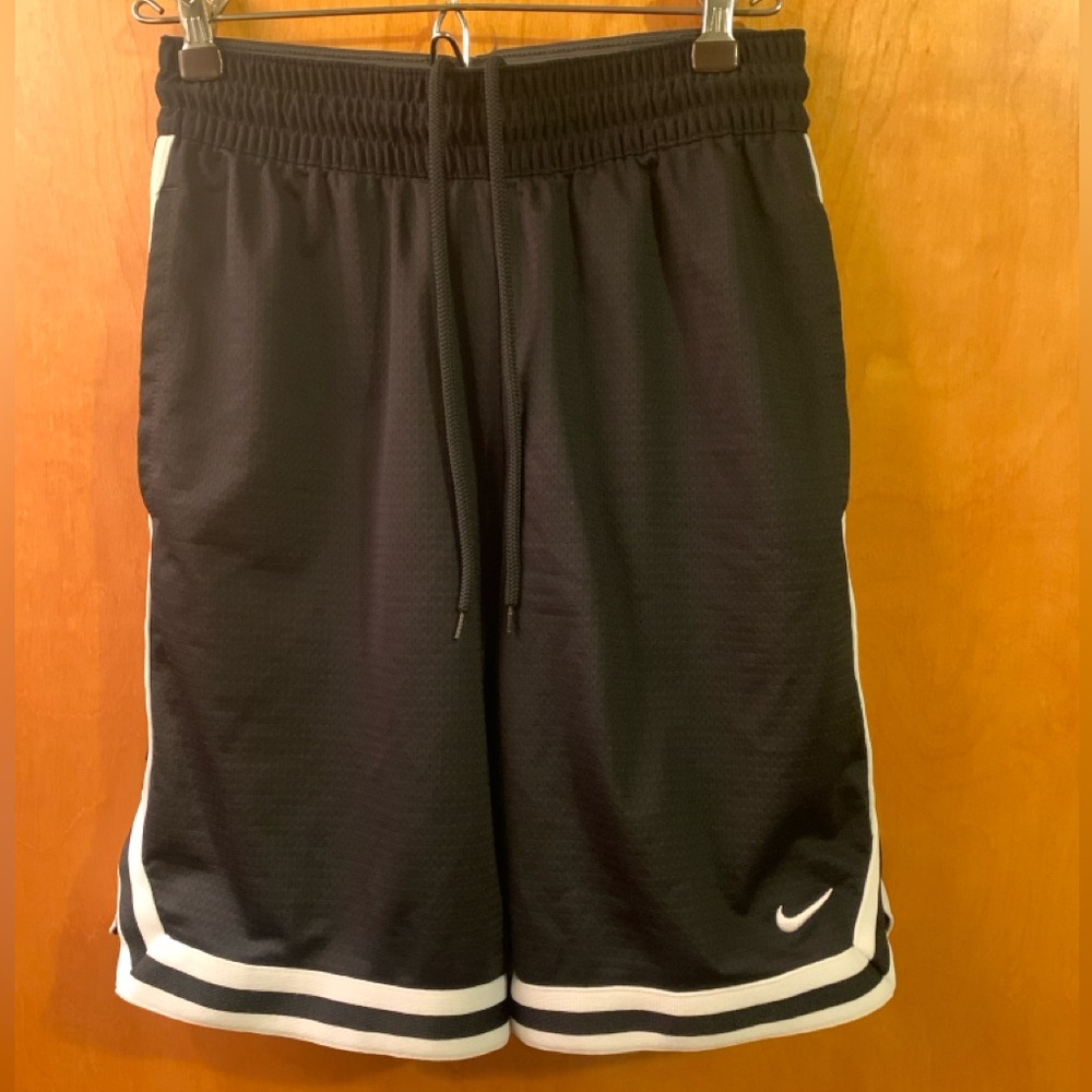 Nike DNA Dri-FIT 8" Basketball Shorts FN2651-010 - Men’s Size Small